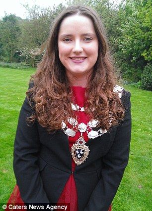 英国21岁女大学生当选最年轻市长(图)
