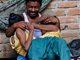 印度连体姐妹遇小9岁男子同坠爱河：三人一见钟情