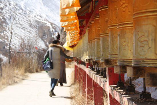 圣洁天堂 佛教兴盛——西藏藏传佛教兴旺见闻录