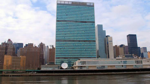 不明身份男子潜入联合国总部跳河逃避警方抓捕