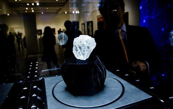 世界最大钻石原石即将公开拍卖 重达1109克拉