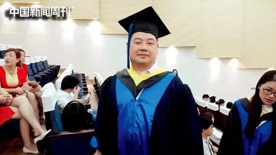 6月29日，张永辉参加硕士学位授予典礼。图|受访者提供