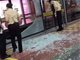 广州公园前地铁站屏蔽门突然发生爆裂 满地玻璃碎渣