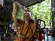 越南92岁男子蓄发80多年长达5米，称剪掉“自己就会死”